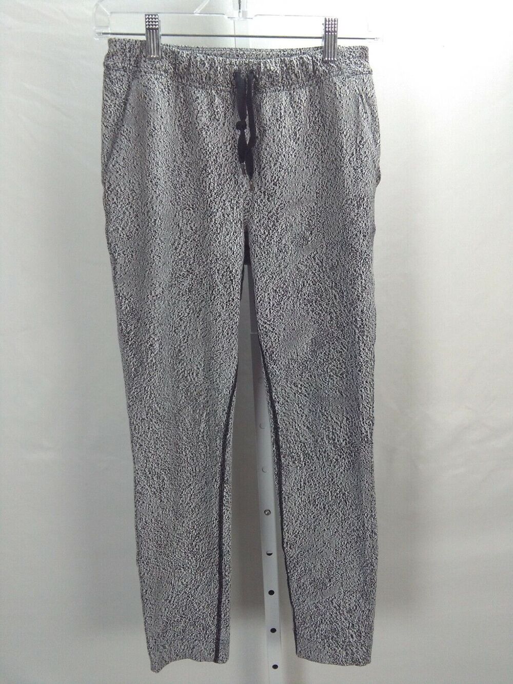 LULULEMON Black & White drawstring pants sz 2